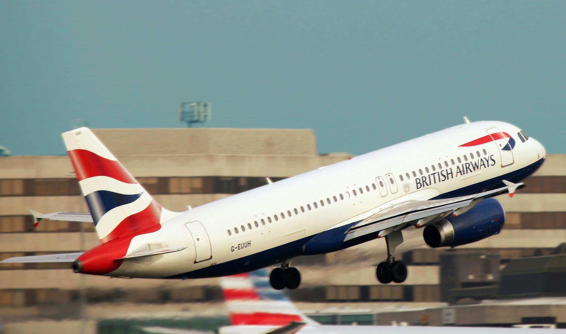 Eco-Tourism in the Skies: Sustainable Flying as a Selling Point