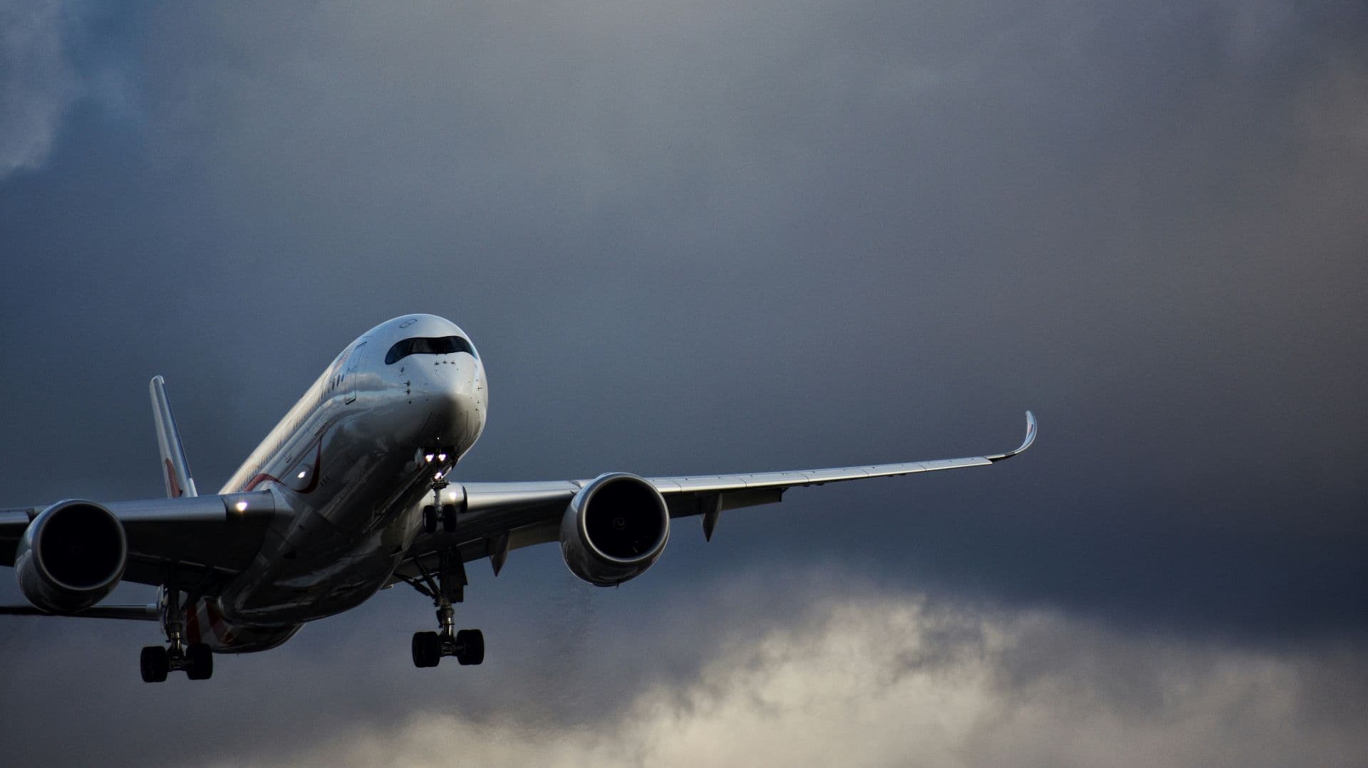 Jet Lag, Joy and Journey: How Flying Affects Our Minds and Bodies