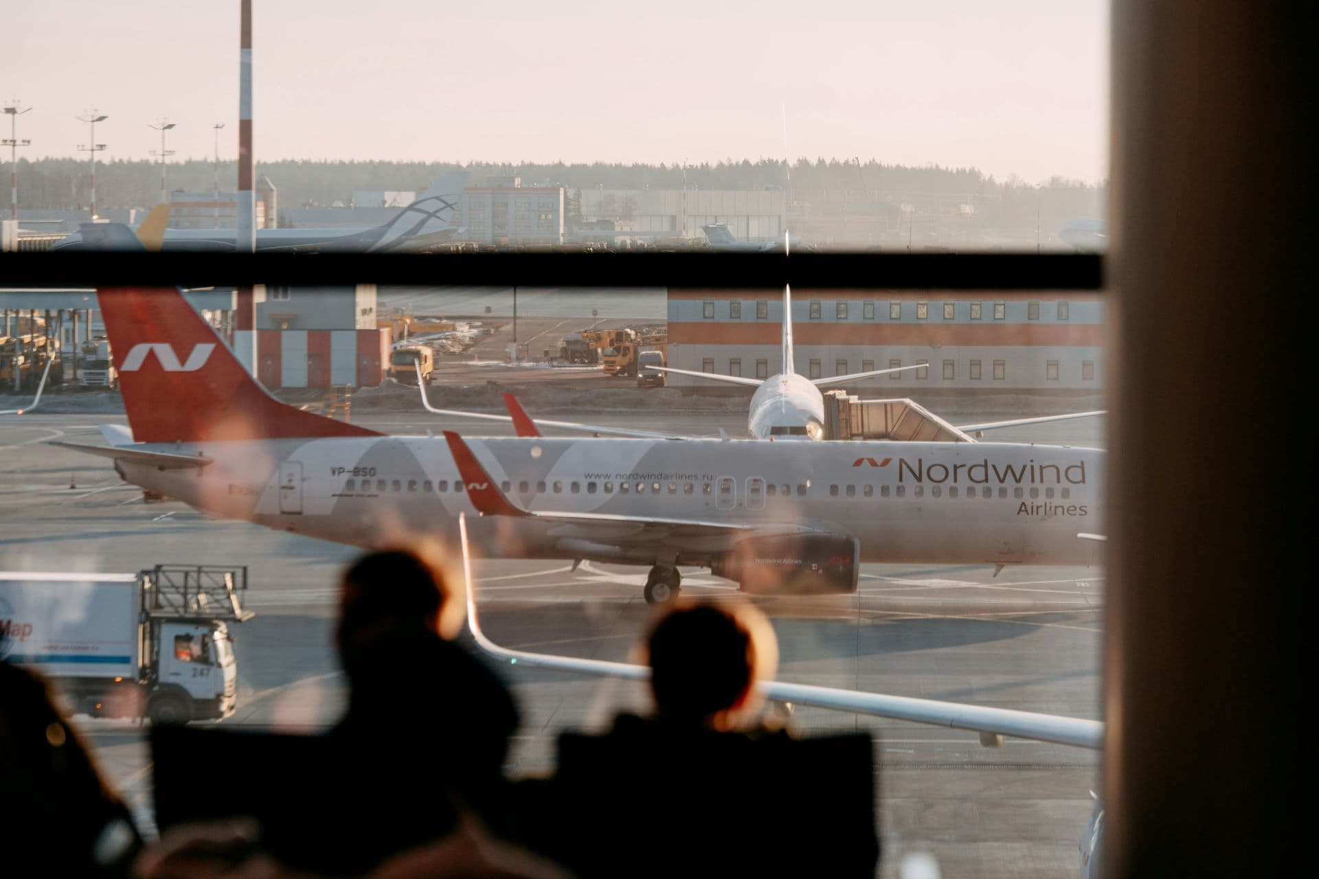 Why Airlines Care About Your Connection Time Windows