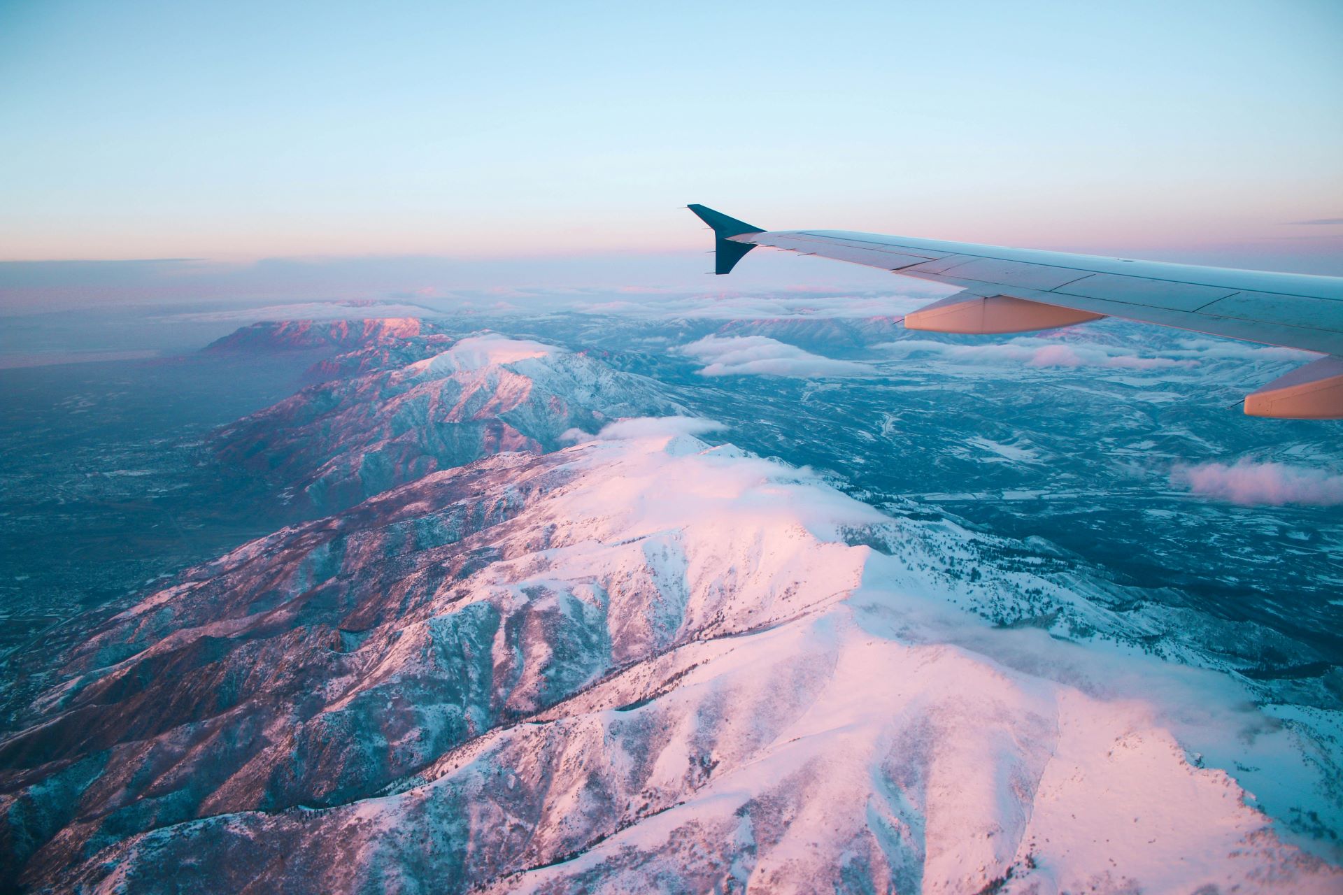 aviation-vs-conservation-the-tension-between-tourism-growth-and-environmental-impact.jpg