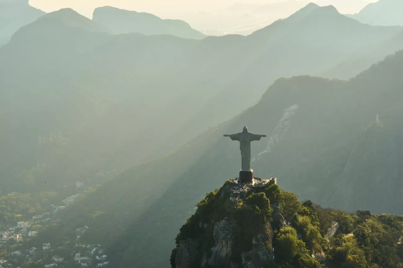 embracing-the-vibrant-pulse-of-brazil-an-unforgettable-journey-1300x867.webp