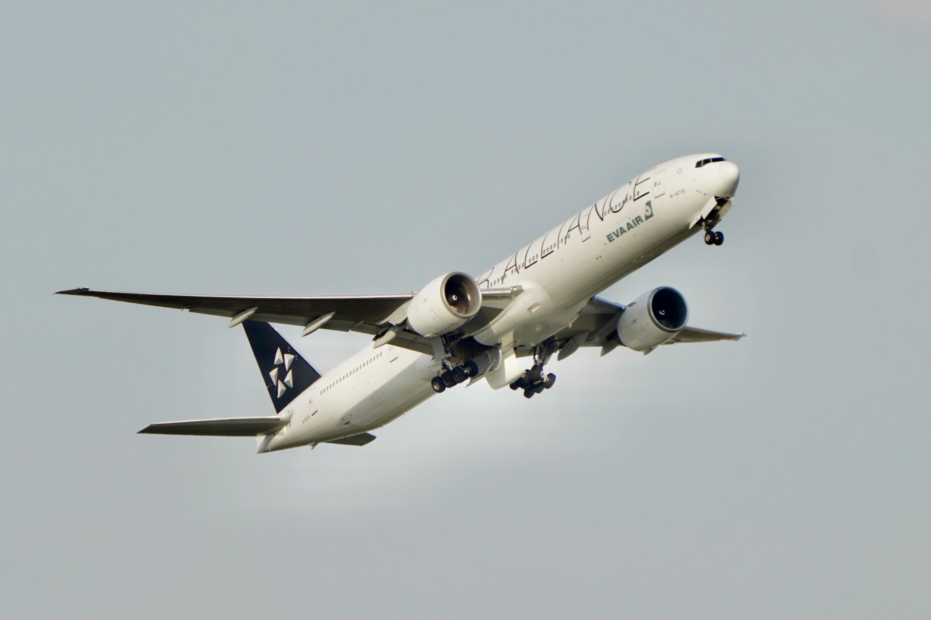flight-tourism-and-health-managing-wellbeing-during-long-haul-travel-1.jpg