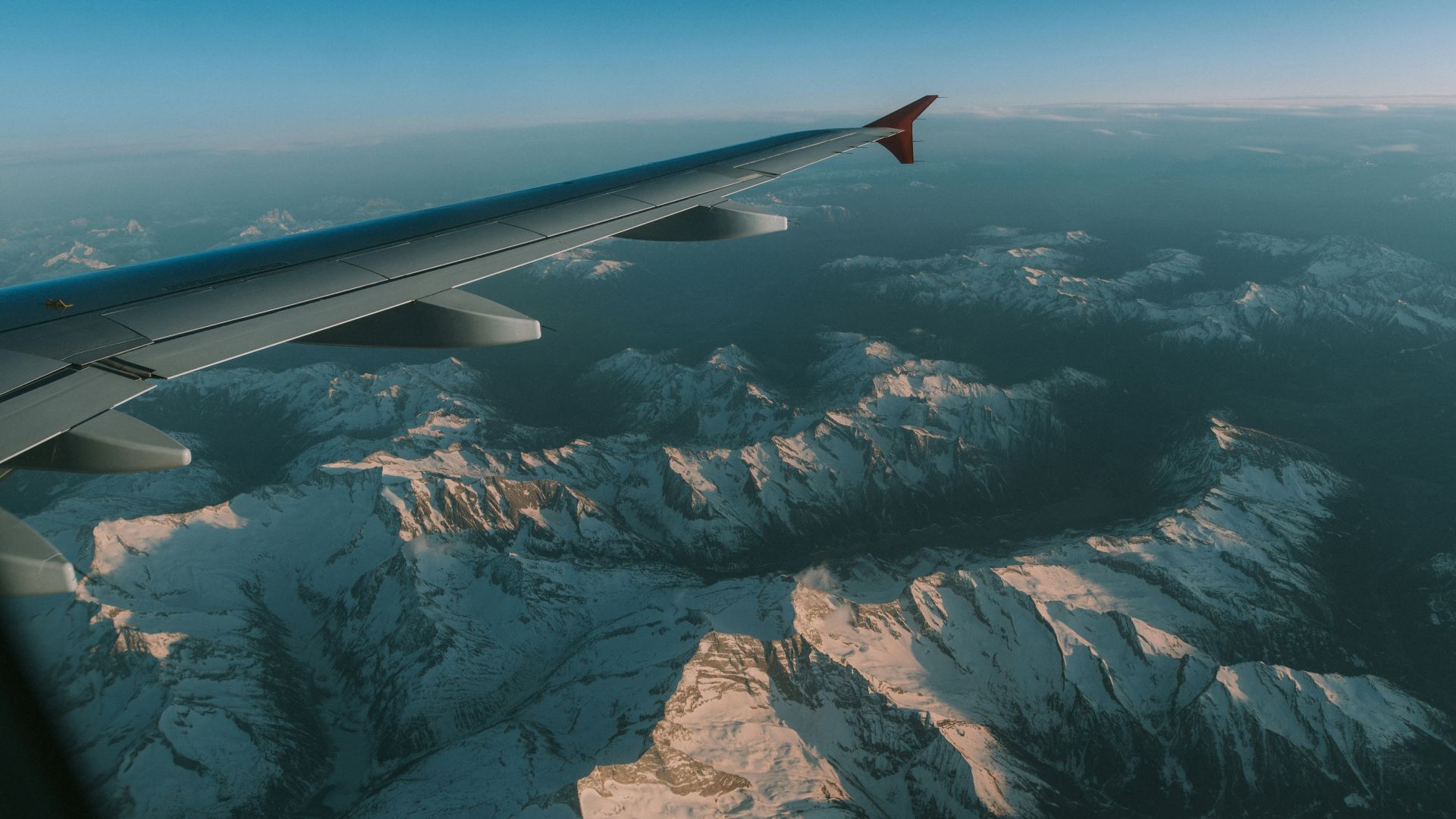 flying-smart-peak-vs-off-peak-travel-compared