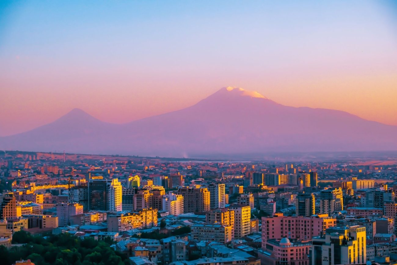 flying-to-armenia-3-1300x867.jpg
