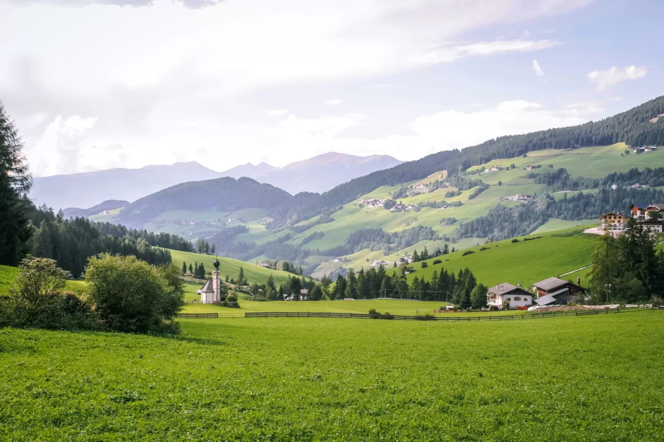 flying-to-austria-3-1300x867.webp