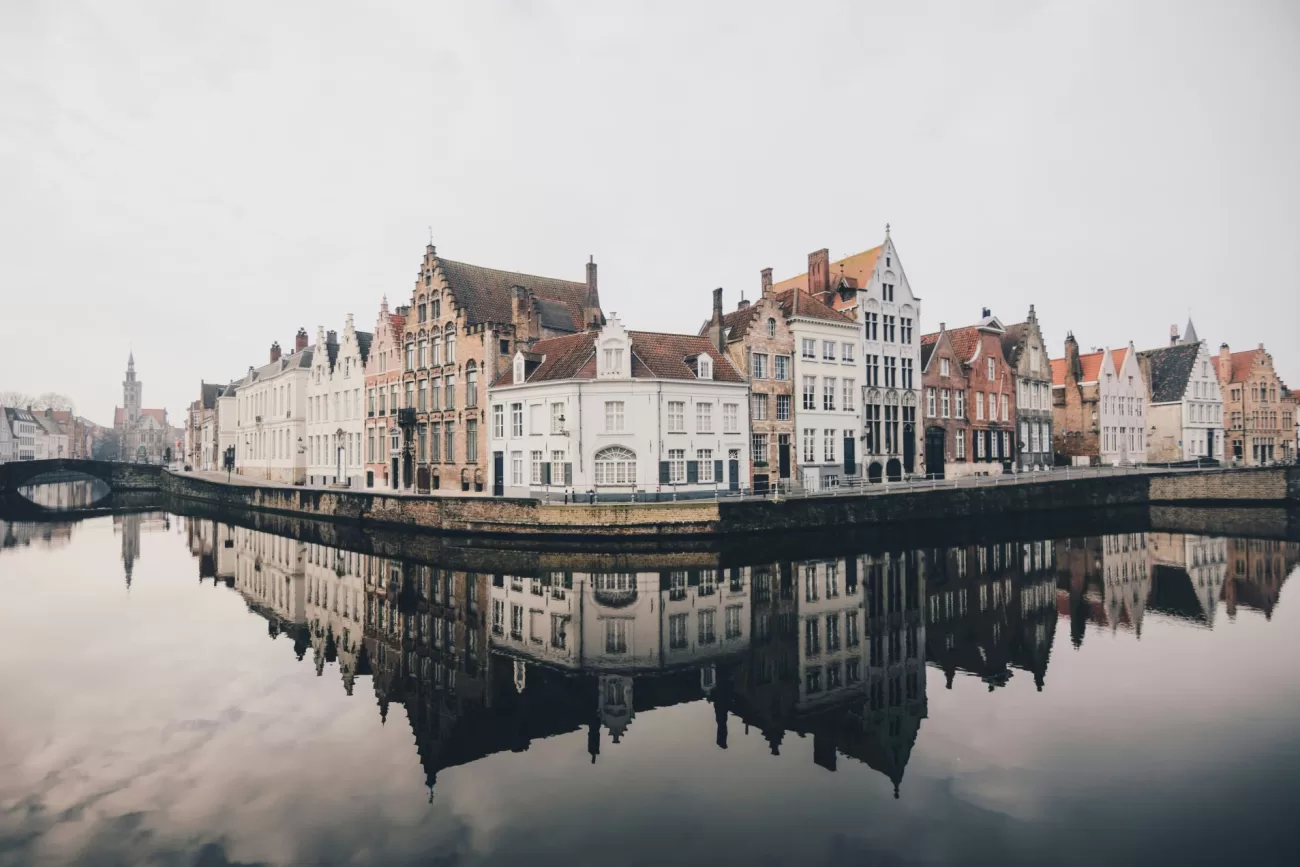flying-to-belgium-3-1300x867.webp