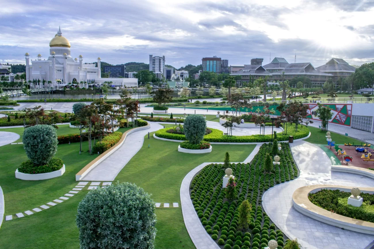 flying-to-brunei-1300x867.webp