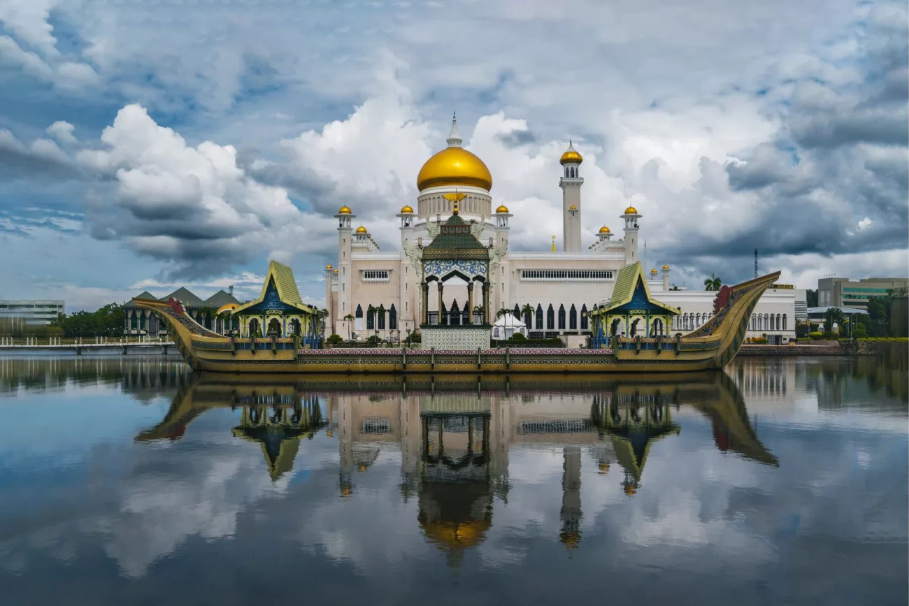 flying-to-brunei-2-1300x867.webp