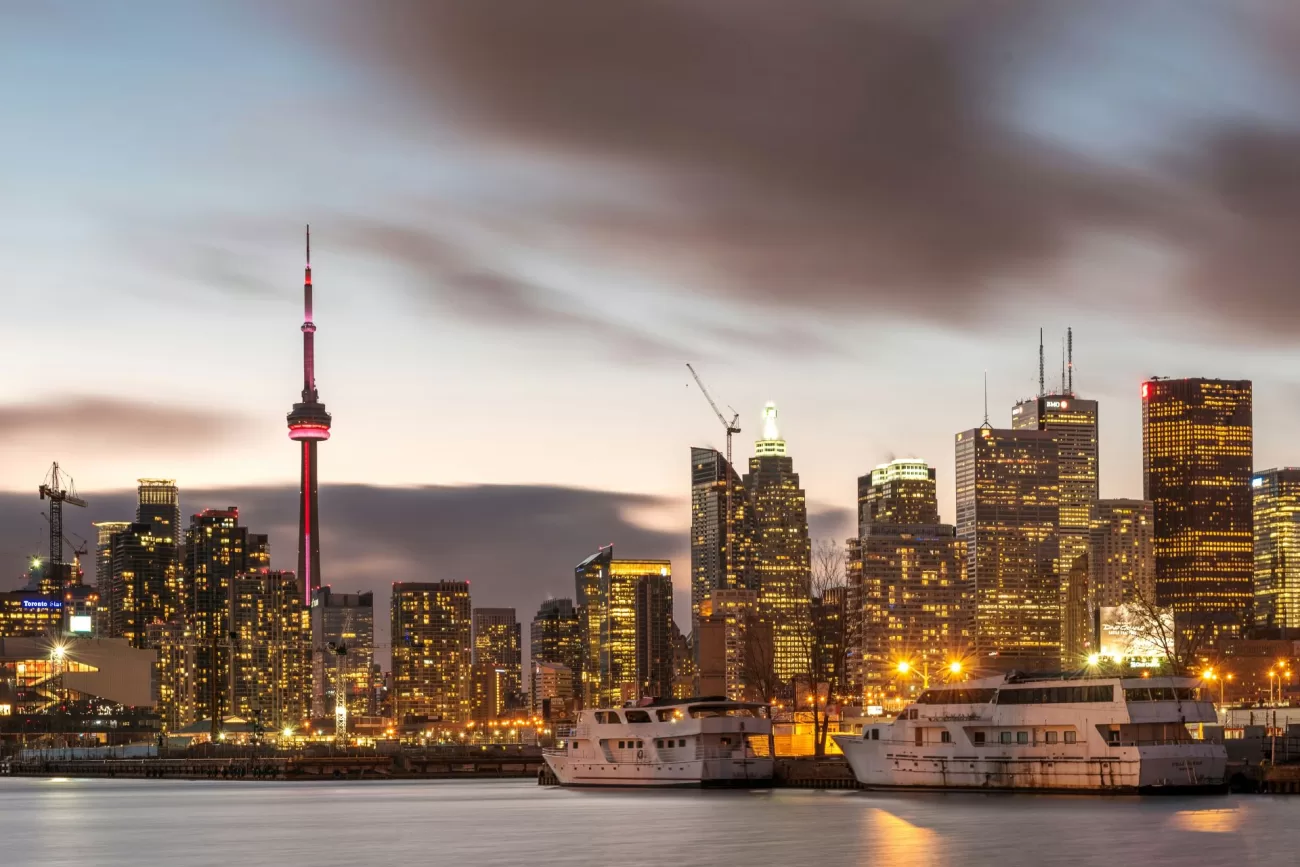 flying-to-canada-1-1300x867.webp
