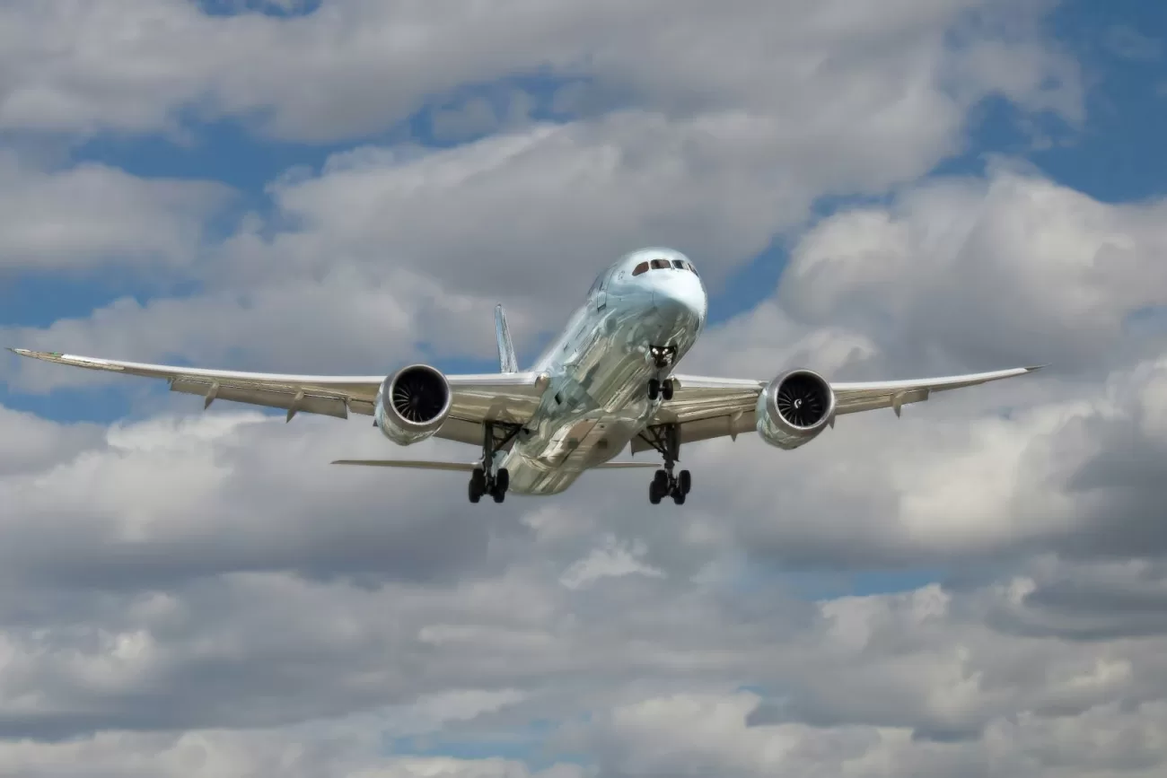 flying-to-canada-2-1300x867.webp