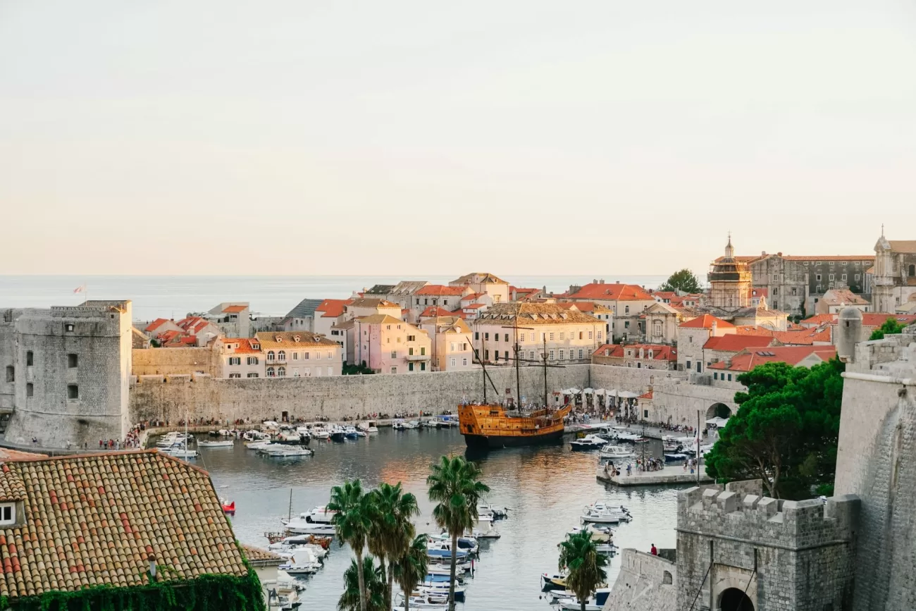 flying-to-croatia-1300x867.webp