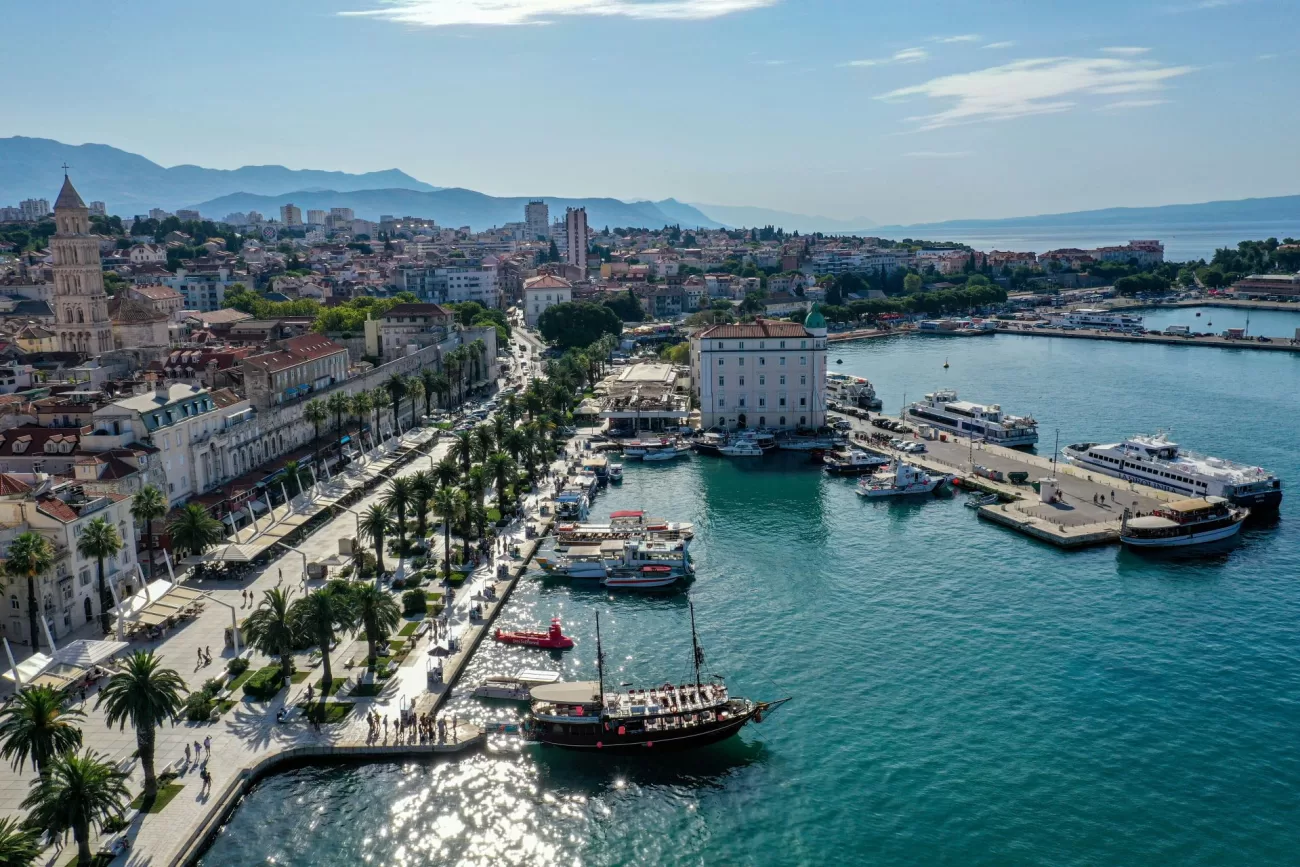 flying-to-croatia-2-1300x867.webp