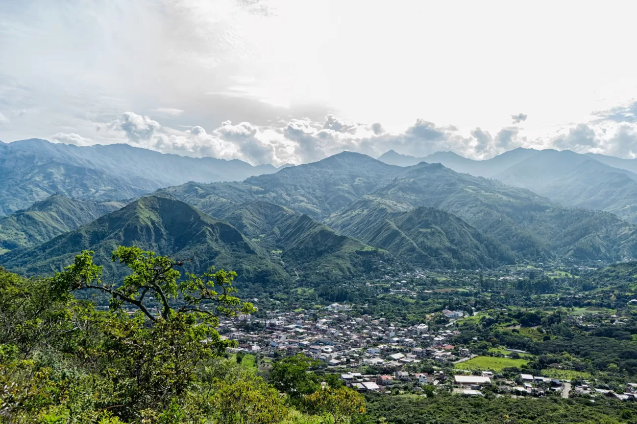 flying-to-ecuador-3-1300x867.webp
