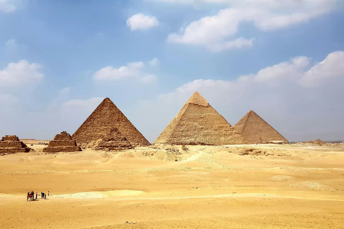 flying-to-egypt-2-1300x867.webp