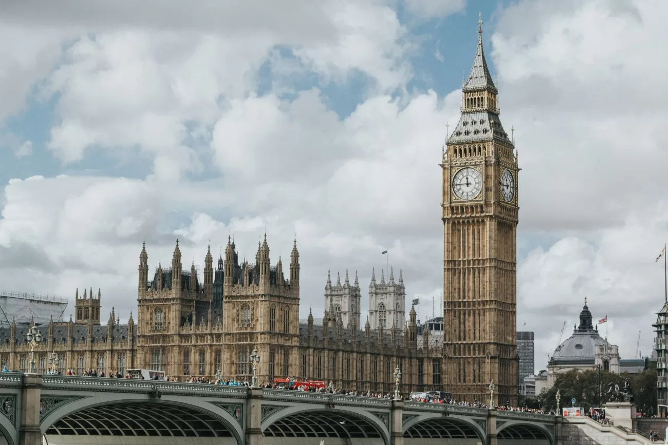 flying-to-england-1-1300x867.webp