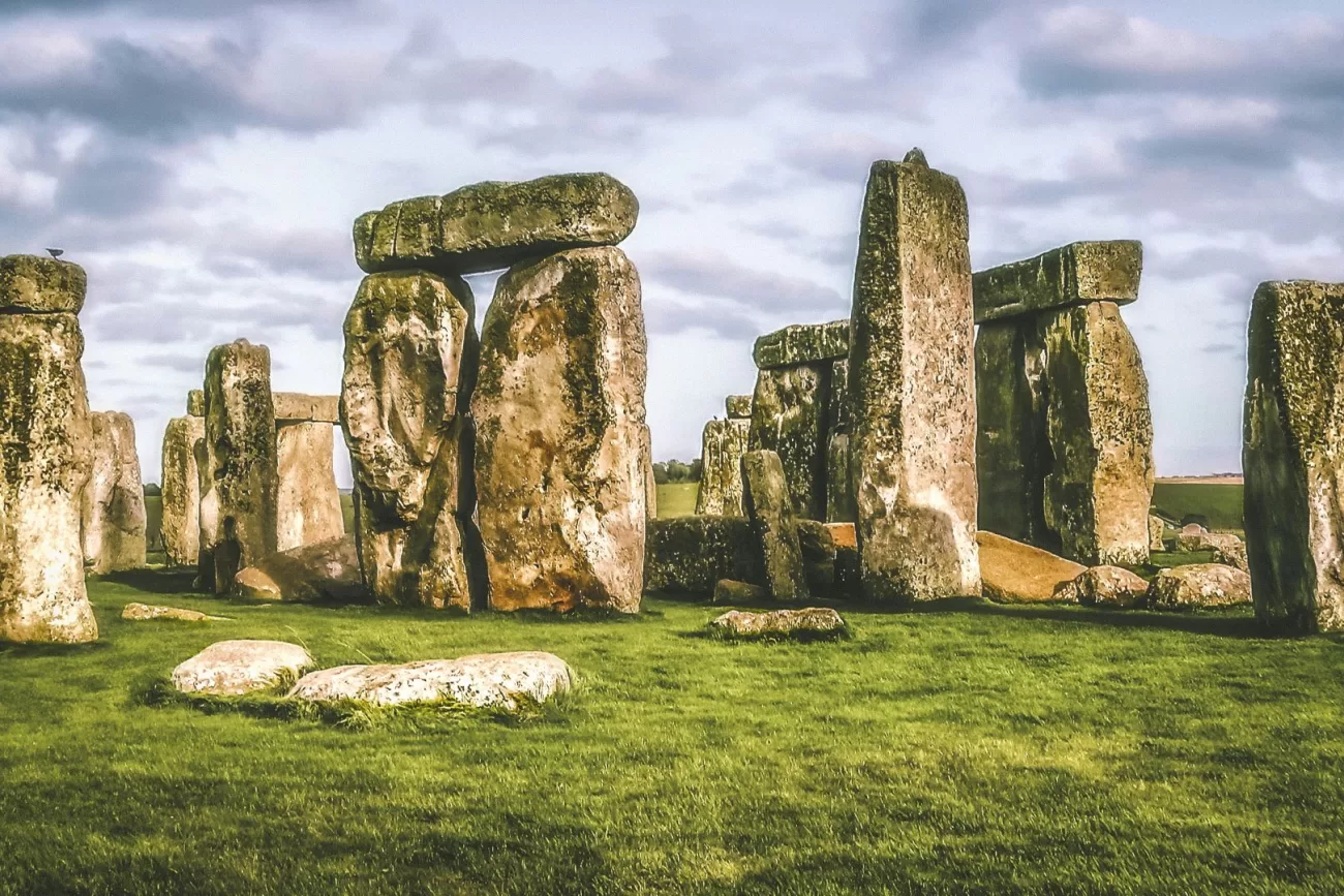 flying-to-england-2-1300x867.webp