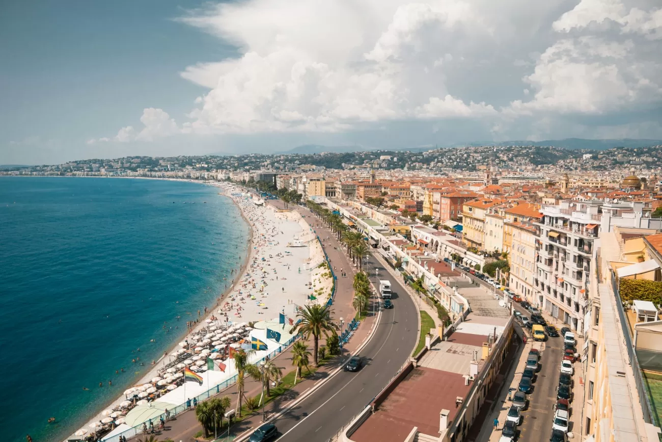 flying-to-france-5-1300x867.webp