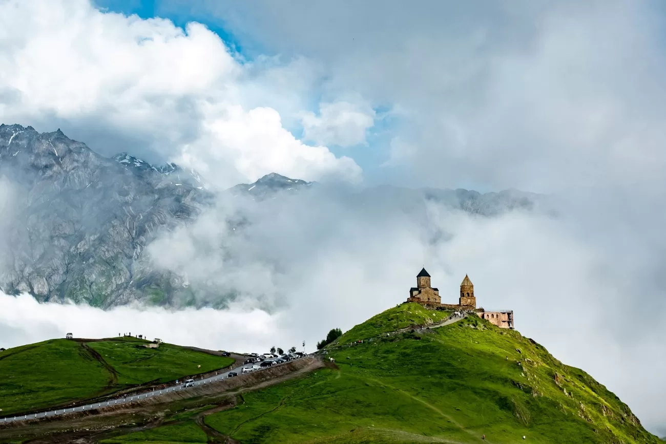 flying-to-georgia-1300x867.webp