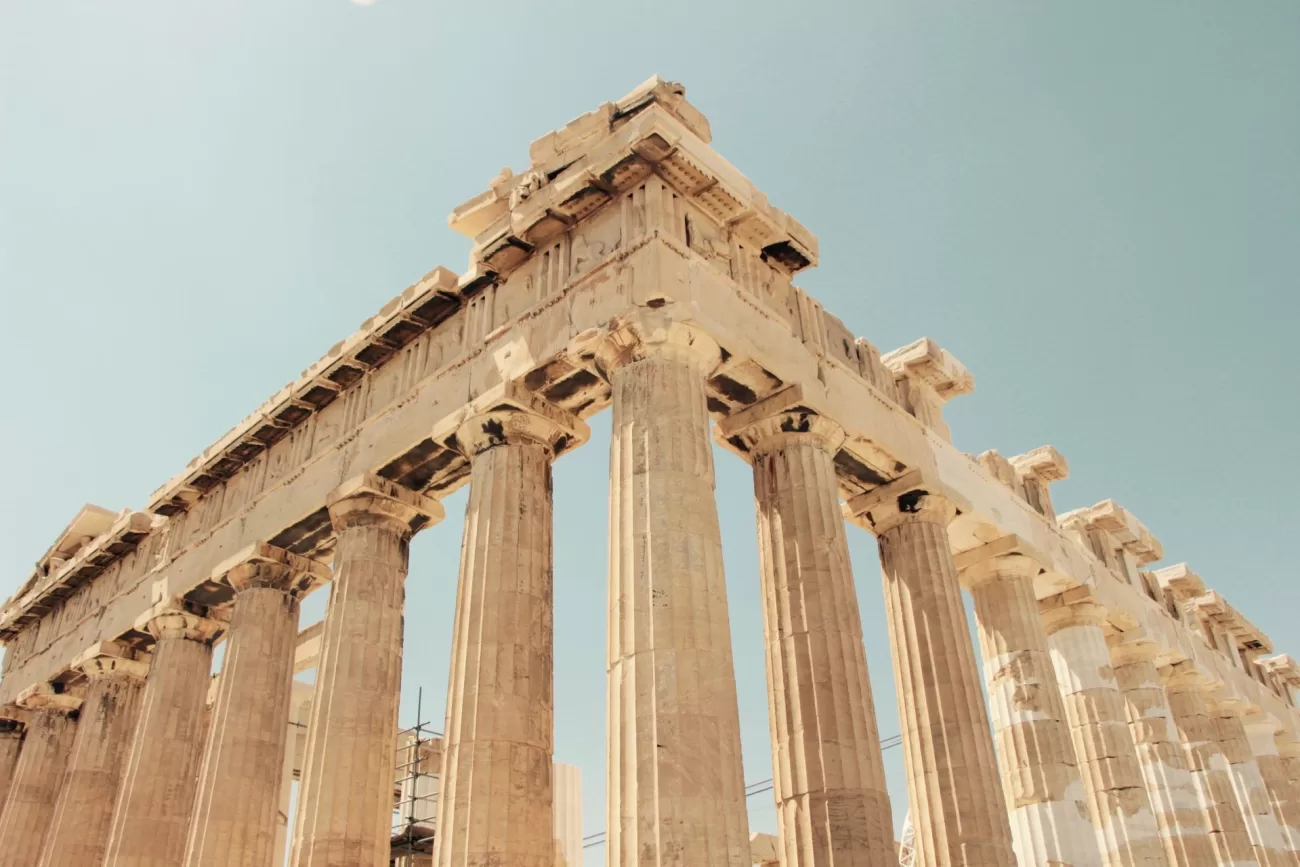 flying-to-greece-1300x867.webp