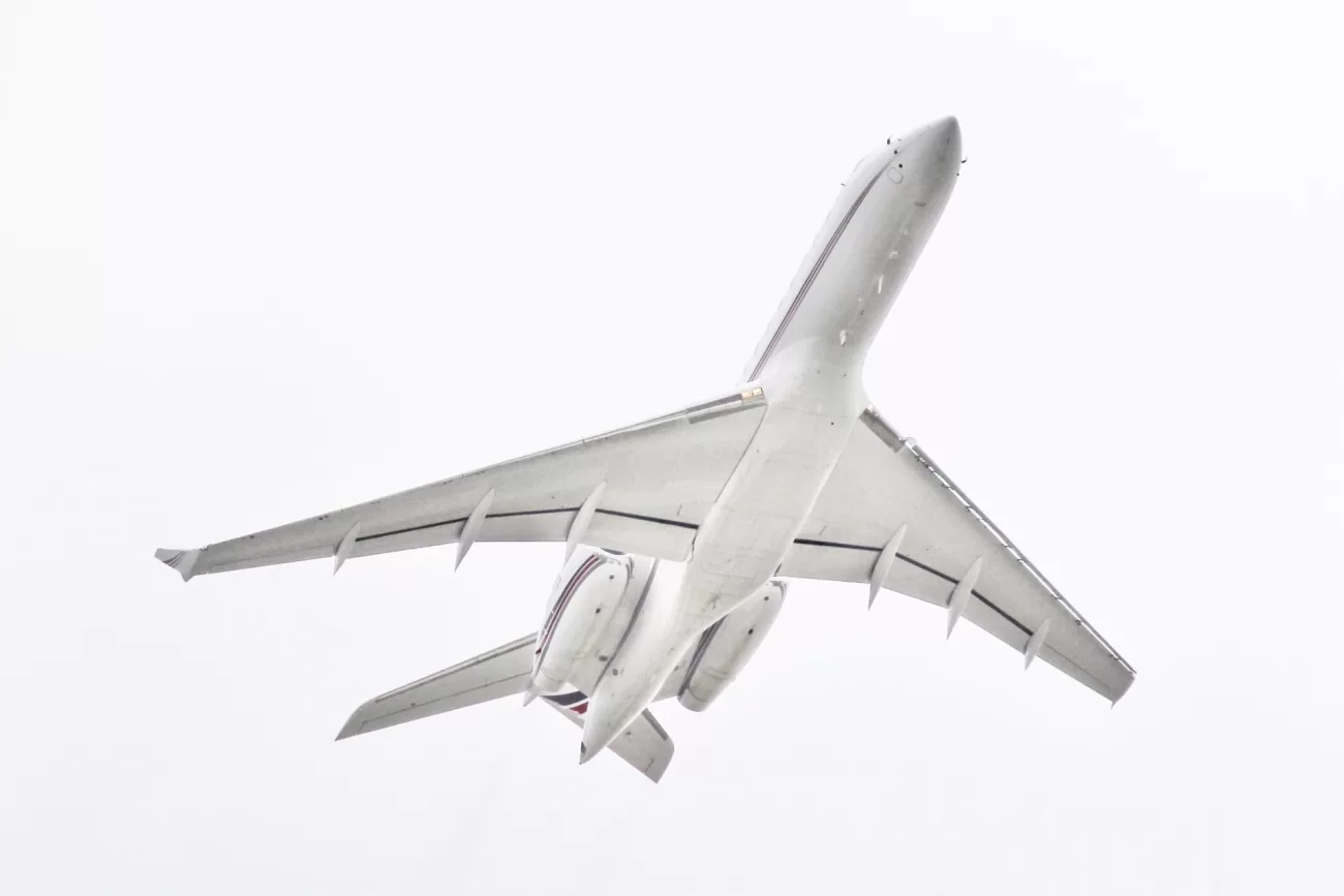 flying-to-greece-3-1300x867.webp