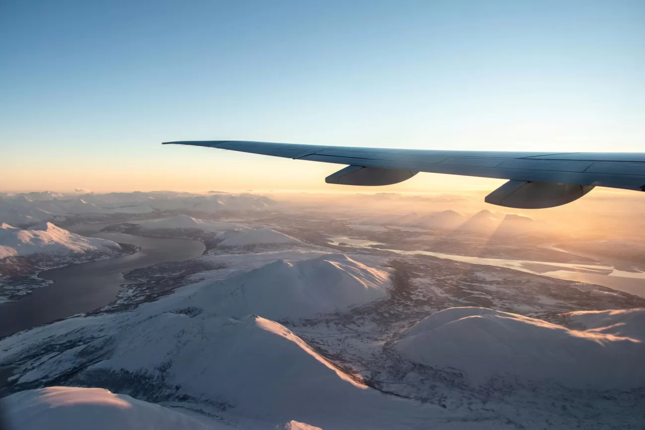 flying-to-greenland-2-1300x867.webp