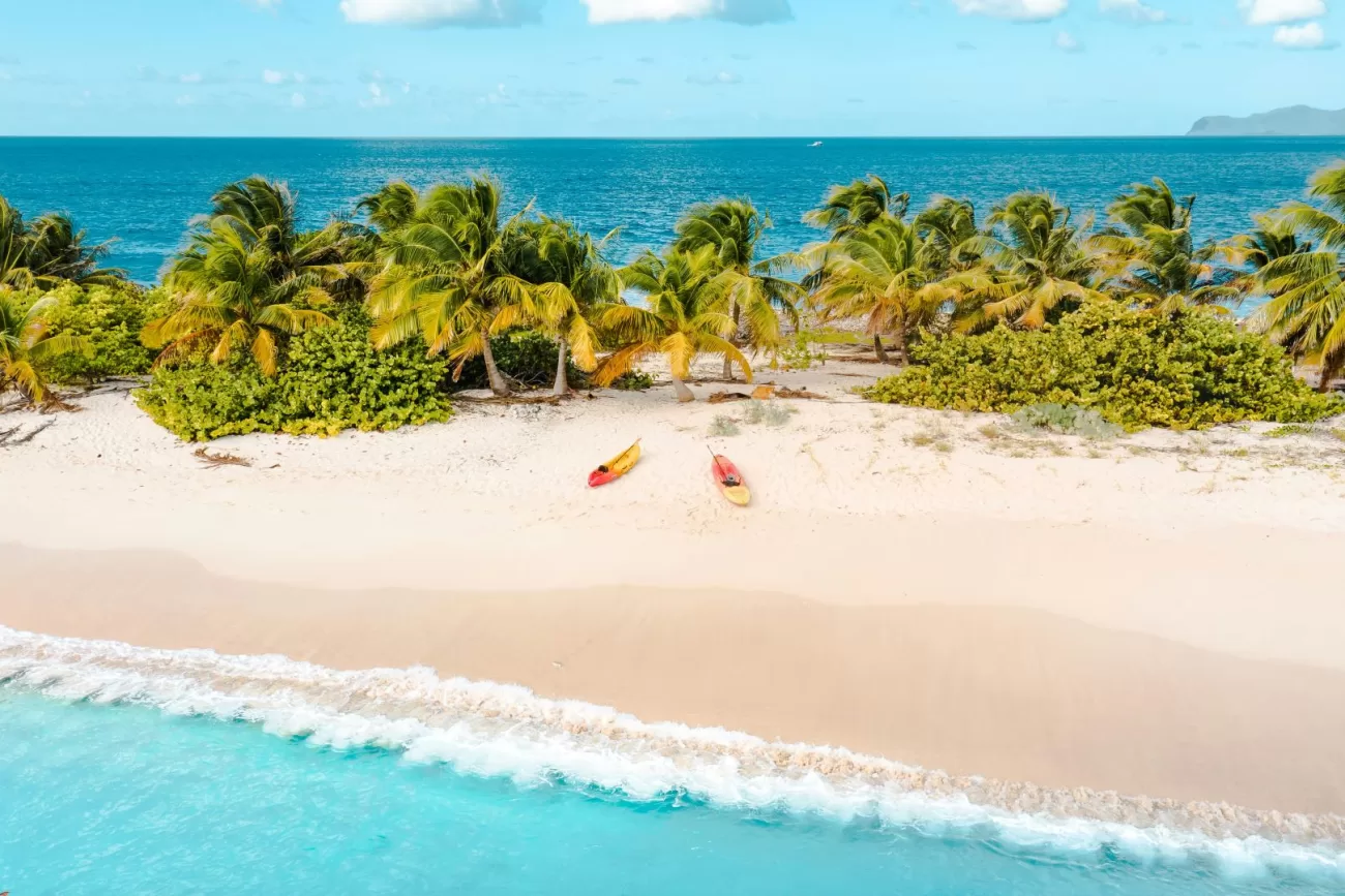 flying-to-grenada-1-1300x867.webp