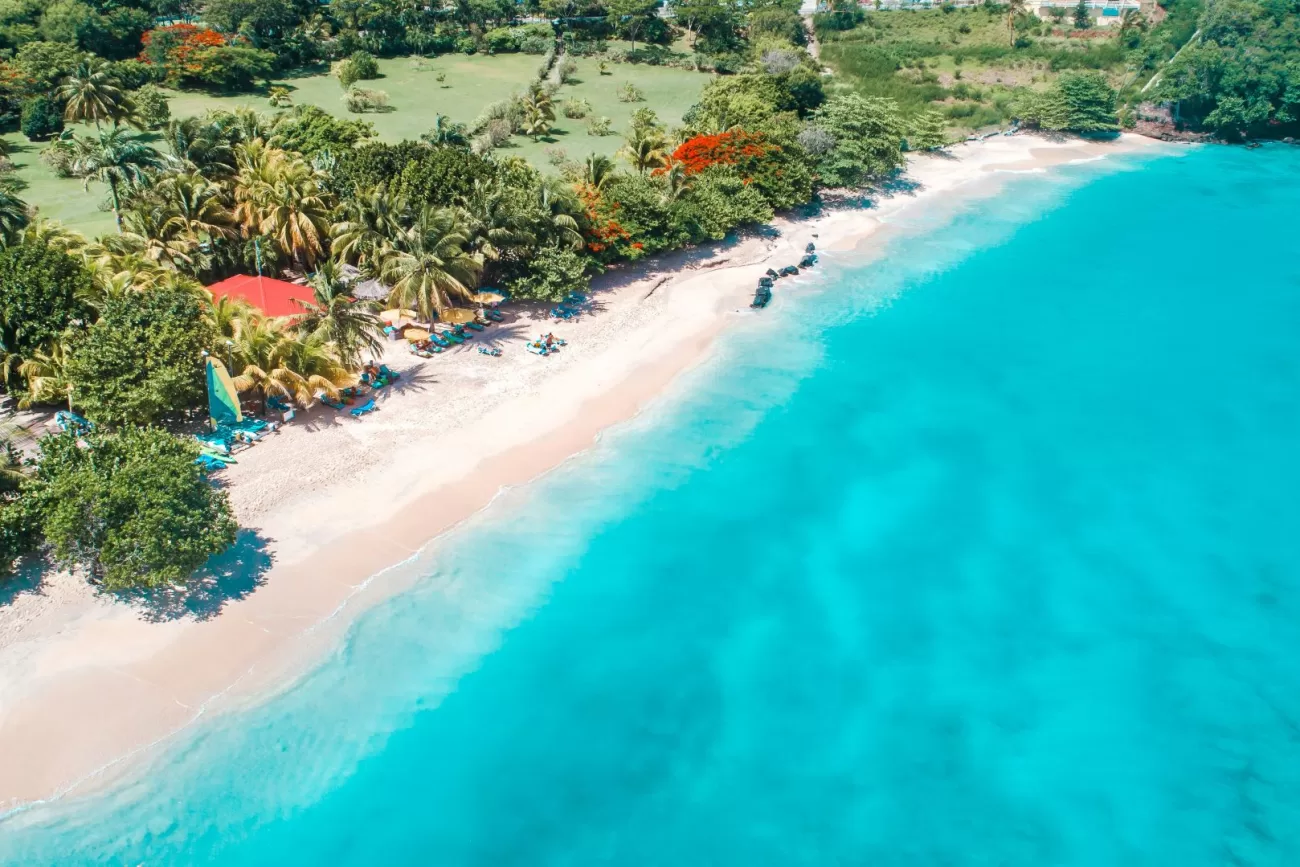 flying-to-grenada-1300x867.webp