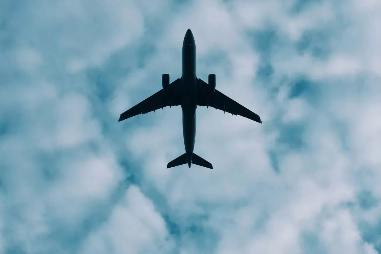 flying-to-iceland-2-1300x867.webp