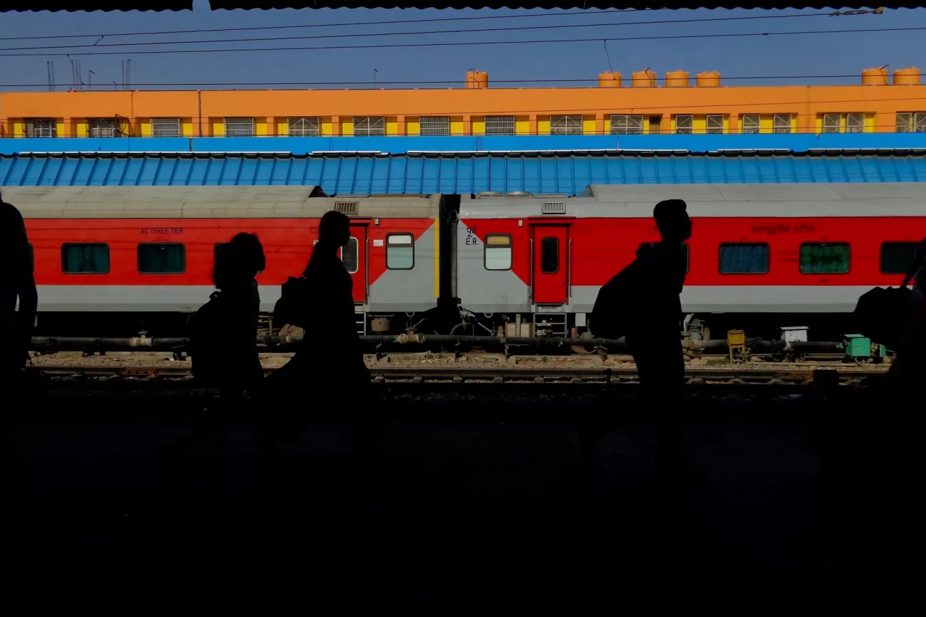 flying-to-india-3-1300x867.webp