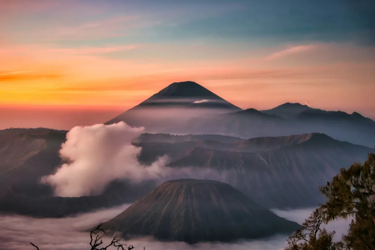 flying-to-indonesia-3-1300x867.webp