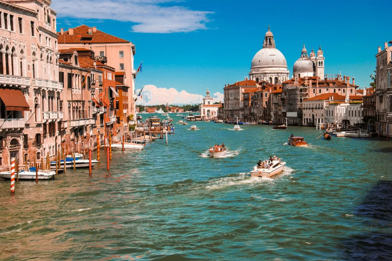flying-to-italy-1300x867.webp