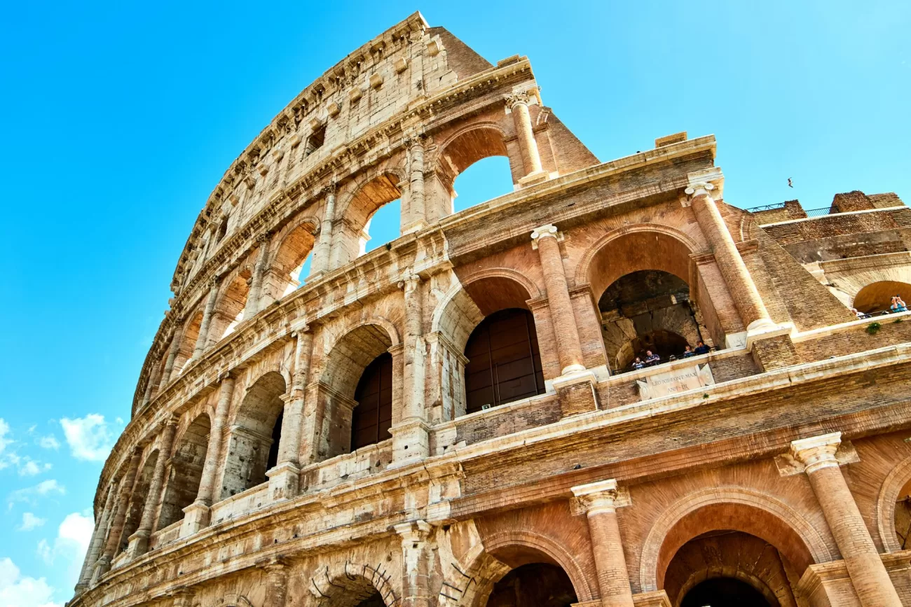flying-to-italy-2-1300x867.webp