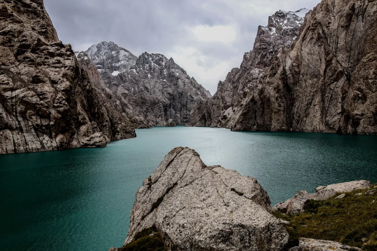 flying-to-kyrgyzstan-2-1300x867.webp