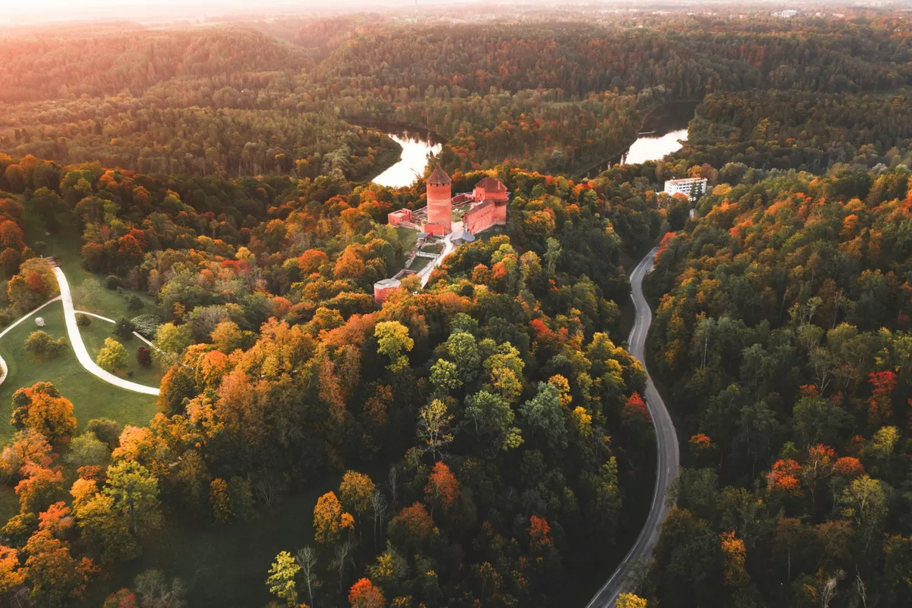 flying-to-latvia-1-1300x867.webp