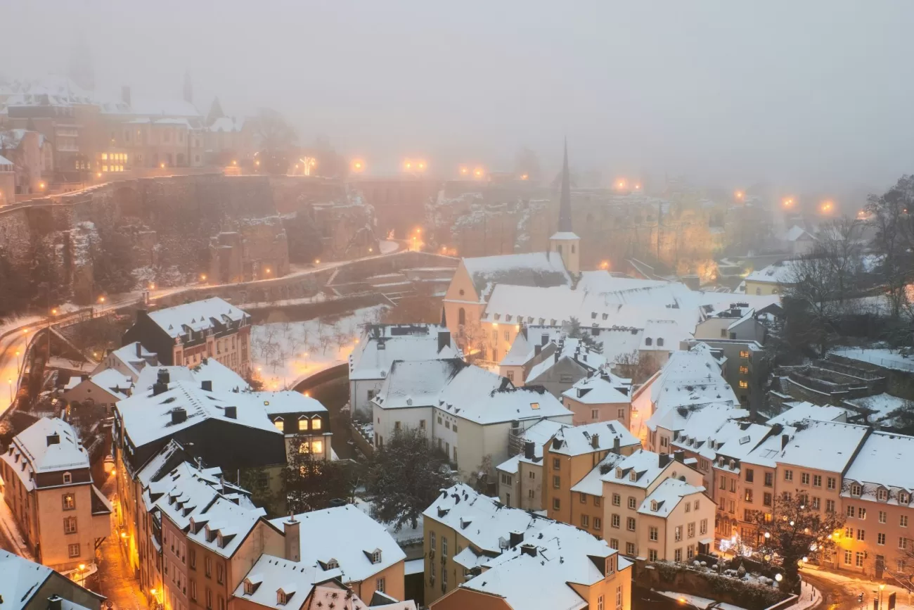 flying-to-luxembourg-1-1300x867.webp