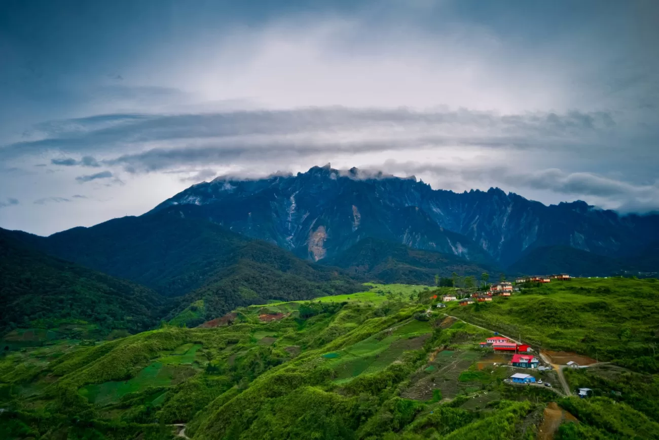 flying-to-malaysia-2-1300x867.webp