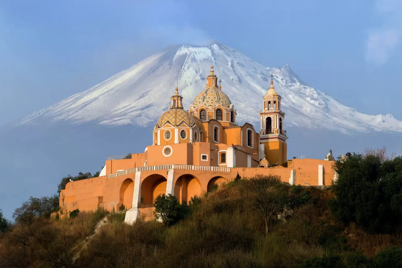 flying-to-mexico-1300x867.webp