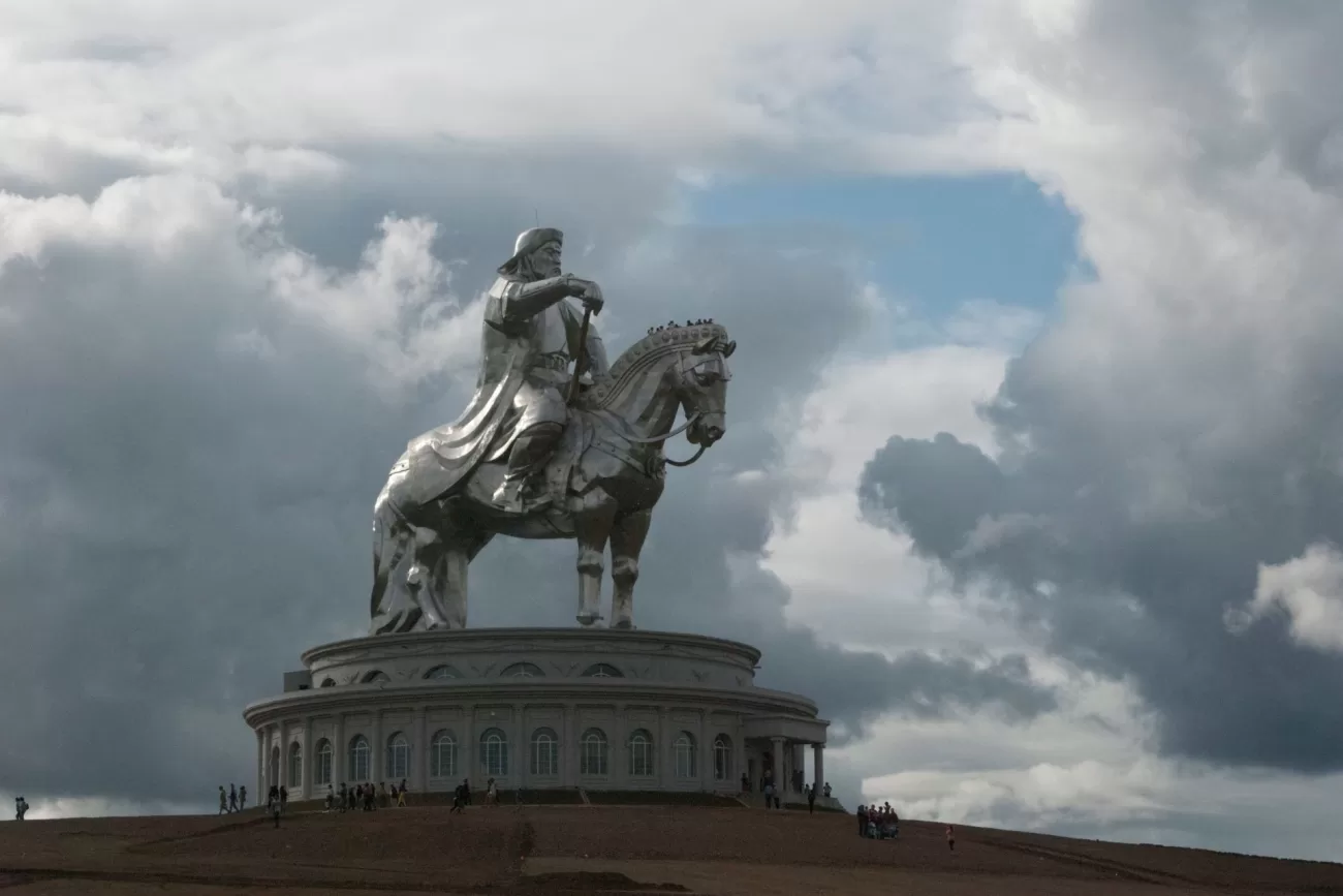flying-to-mongolia-3-1300x867.webp