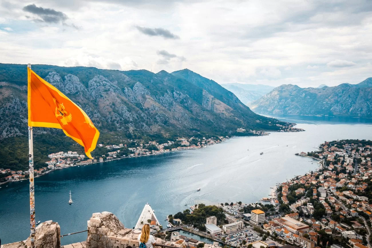 flying-to-montenegro-1-1300x867.webp