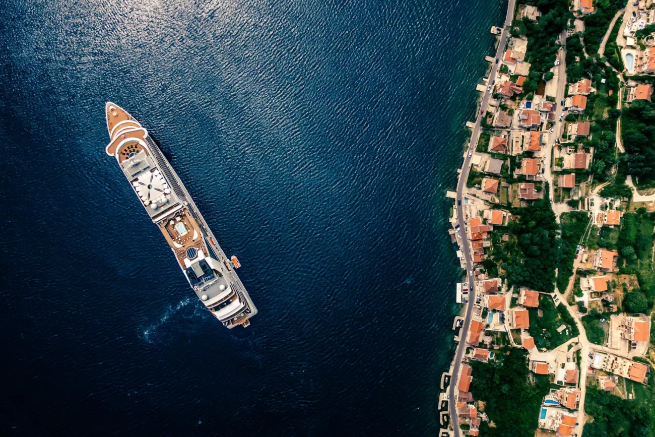 flying-to-montenegro-2-1300x867.webp