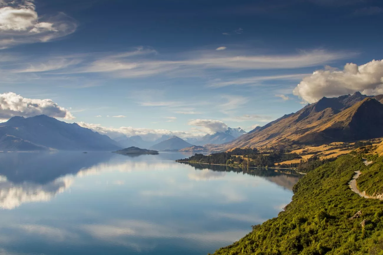 flying-to-new-zealand-2-1300x867.webp