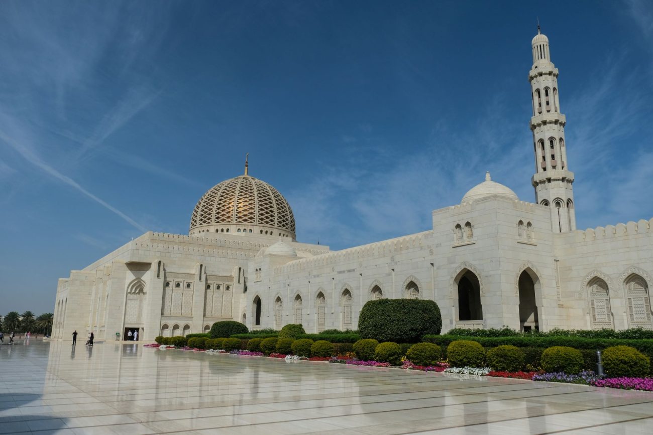 flying-to-oman-2-1300x867.jpg