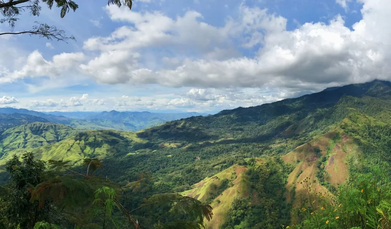 flying-to-papua-new-guinea-1300x761.webp