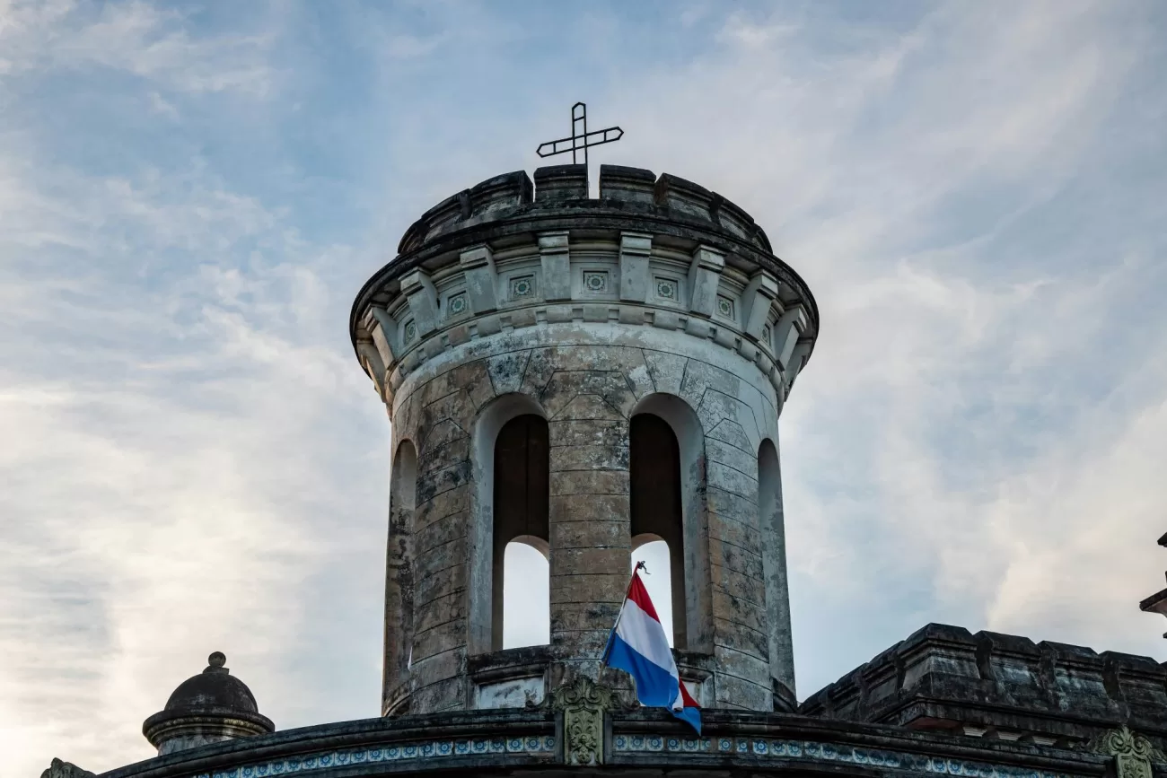 flying-to-paraguay-1-1300x867.webp