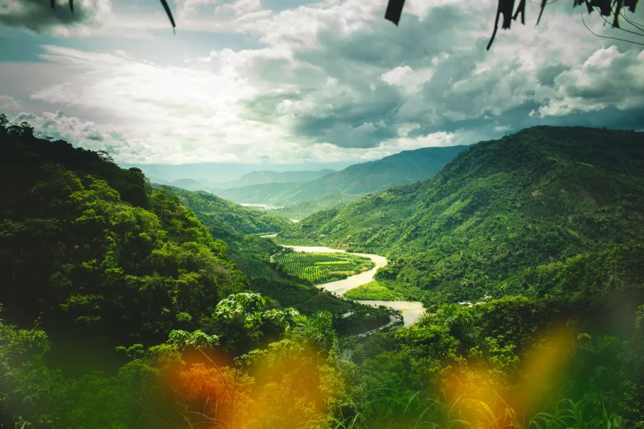 flying-to-peru-1-1300x867.webp