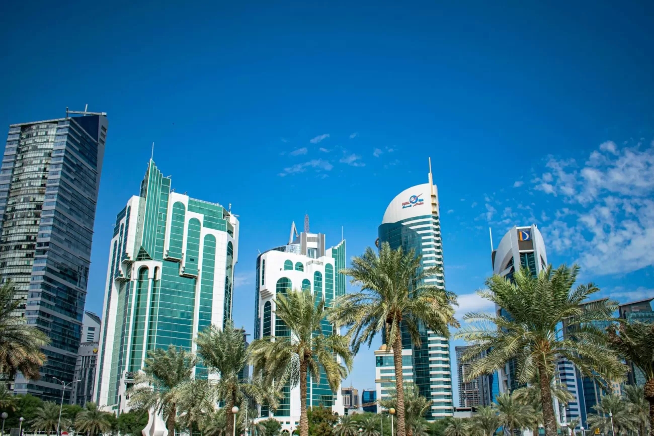 flying-to-qatar-2-1300x867.webp