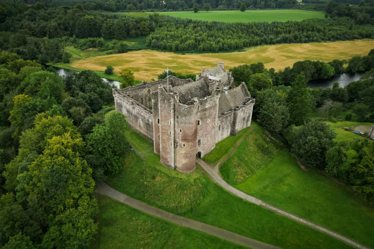 flying-to-scotland-1300x867.webp