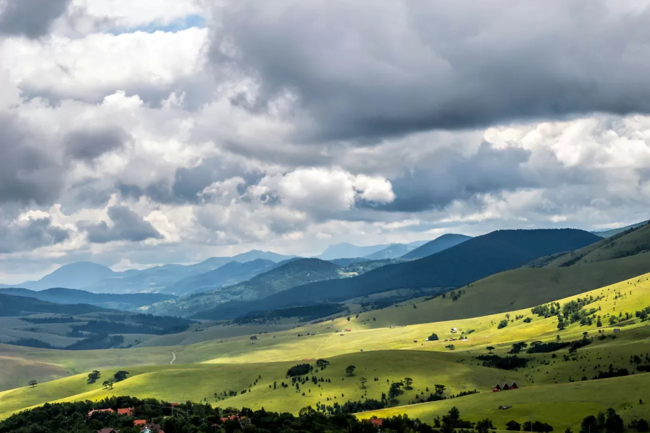flying-to-serbia-1-1300x867.webp