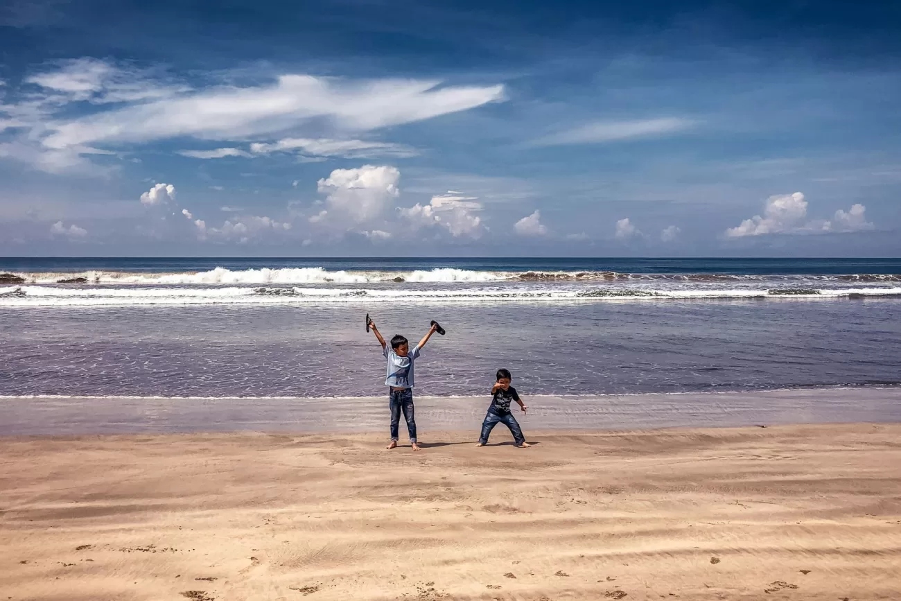 flying-to-the-ivory-coast-1300x867.webp