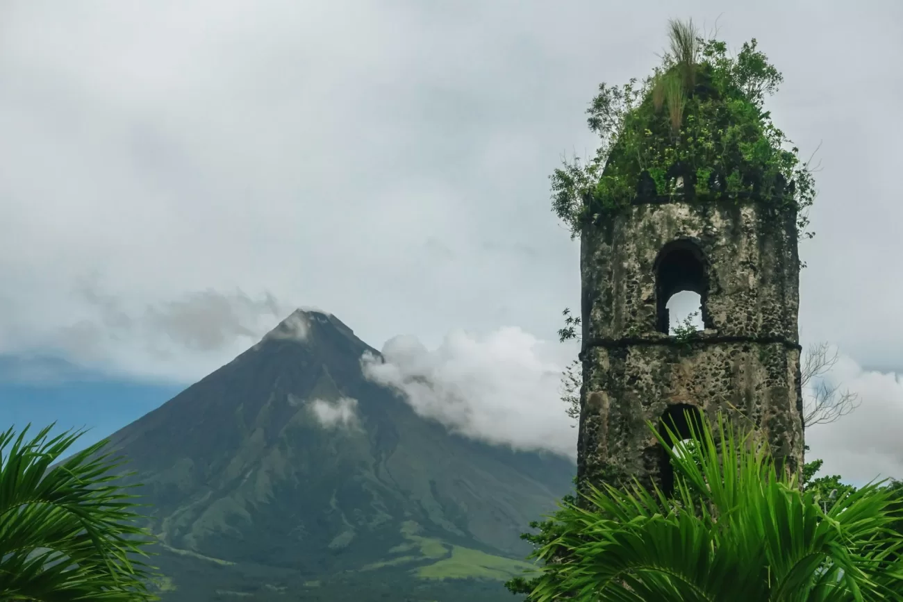flying-to-the-philippines-1-1300x867.webp